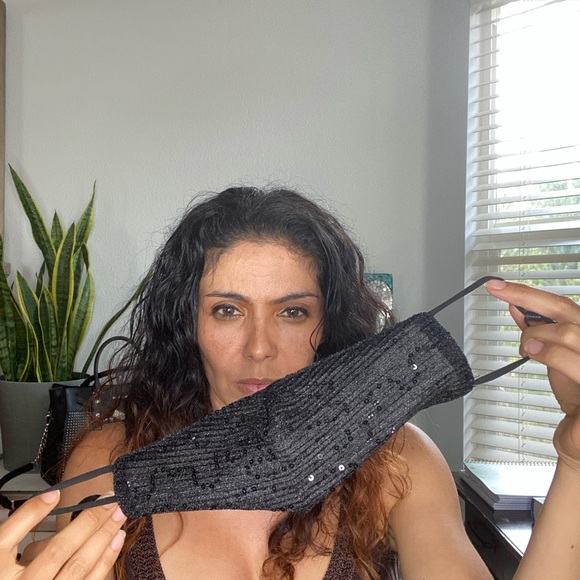 Black Sequin Mask - Picture 4 of 15